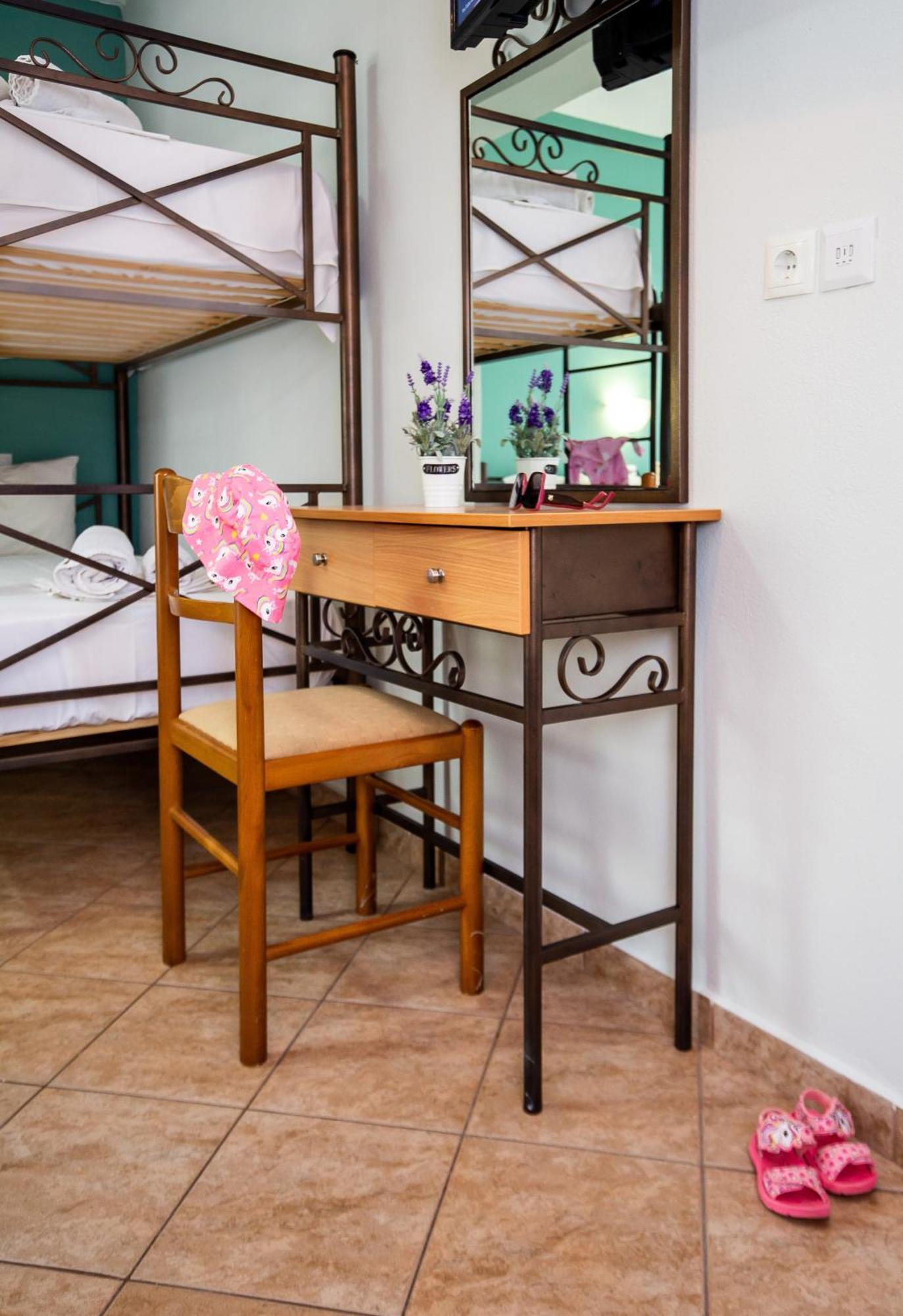 Famelia Studios Lampiris Potos Exterior photo