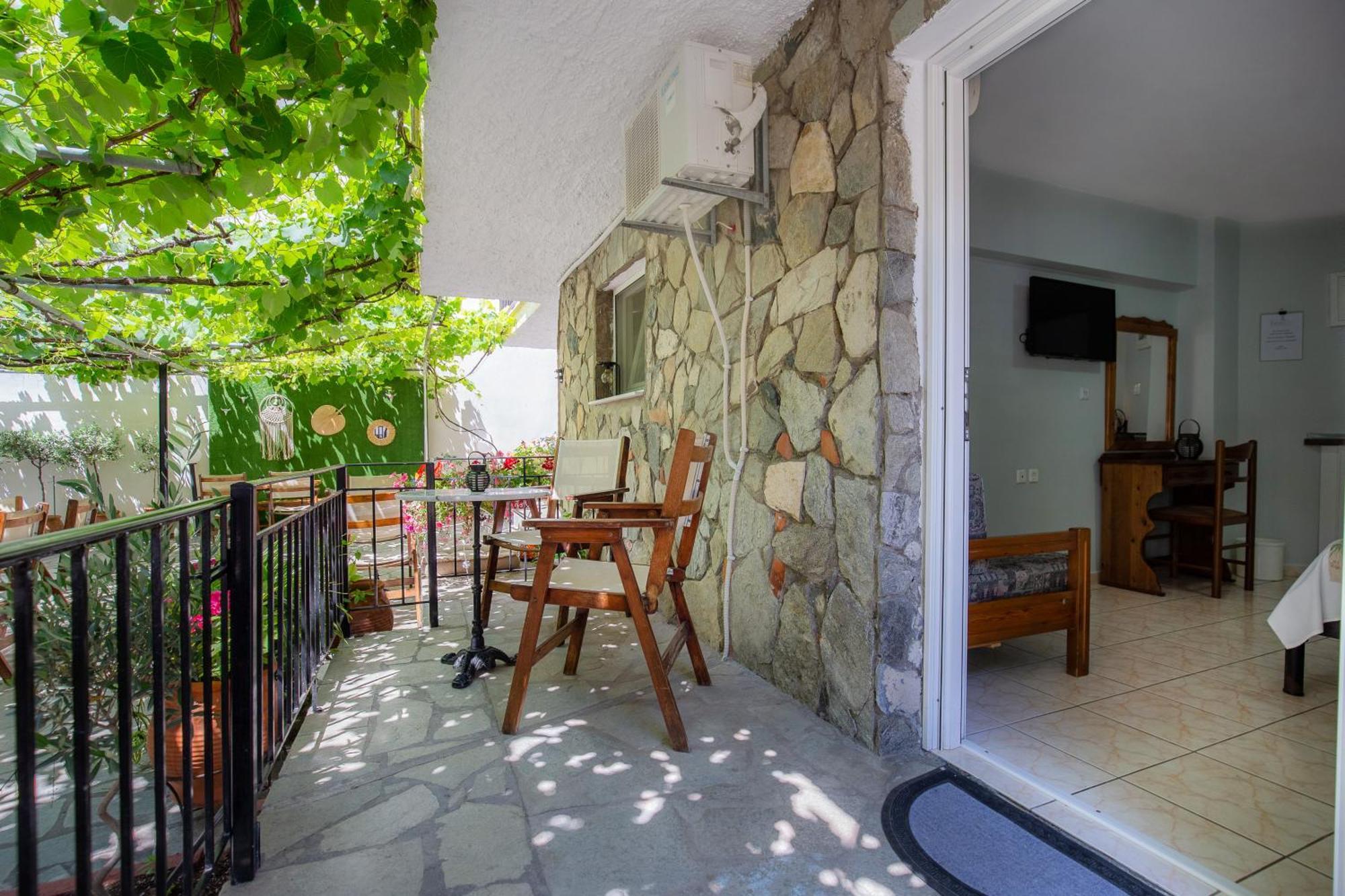 Famelia Studios Lampiris Potos Exterior photo