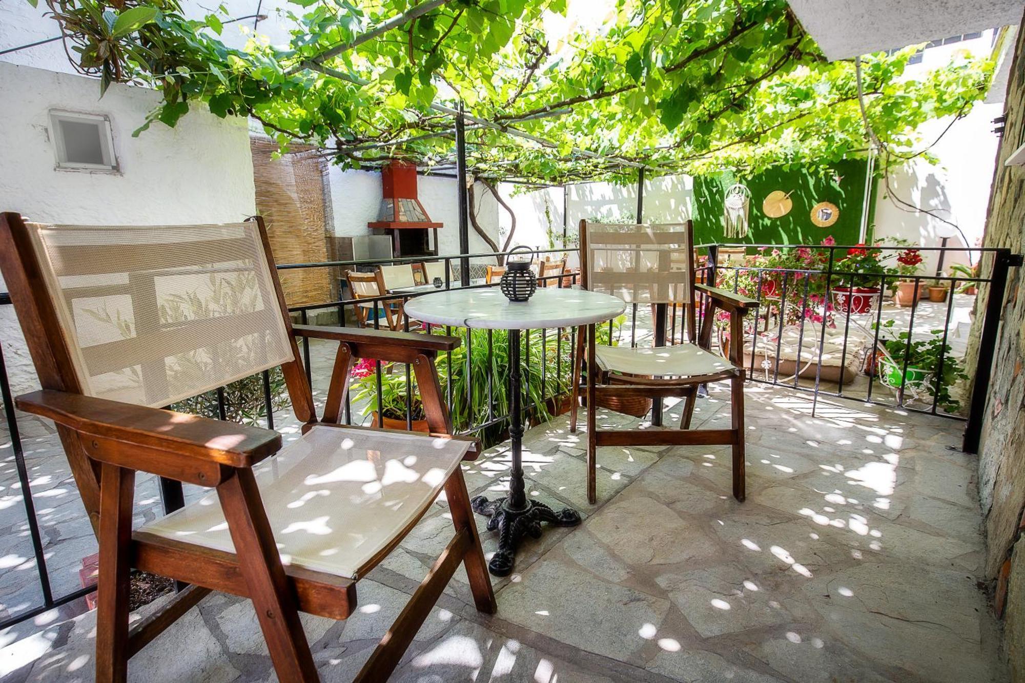 Famelia Studios Lampiris Potos Exterior photo