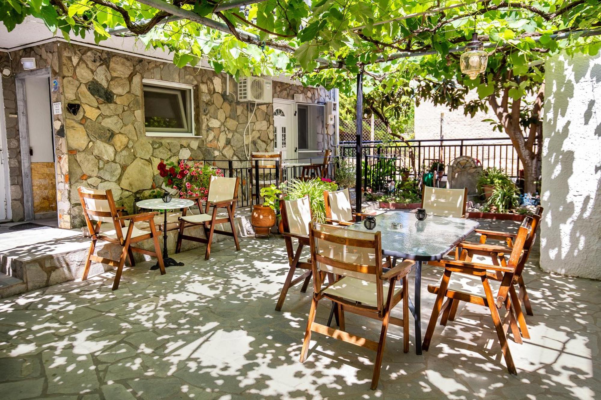 Famelia Studios Lampiris Potos Exterior photo